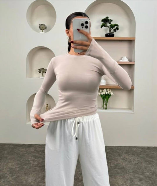 Minimalist Long-Sleeve Fitted Top