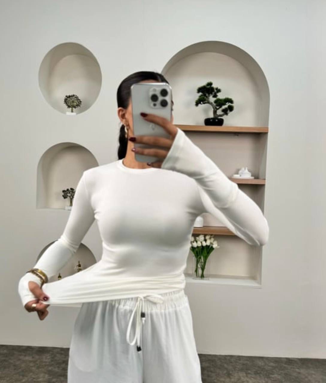 Minimalist Long-Sleeve Fitted Top