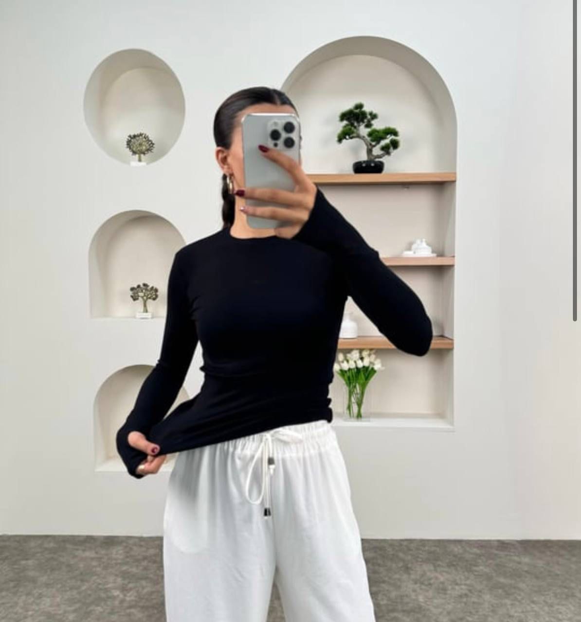 Minimalist Long-Sleeve Fitted Top