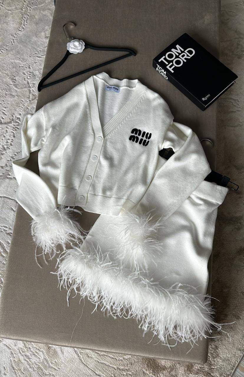 Chic Feather Set - Image 2